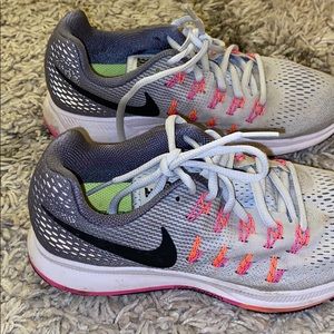 Nike Zoom Pegasus 33 running shoes